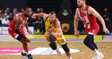 Τα highlights του ΑΕΚ – Ολυμπιακός 84-94 | Δείτε τη συνέντευξη τύπου και το live μέσα από το filadelfeiaradio & web tv