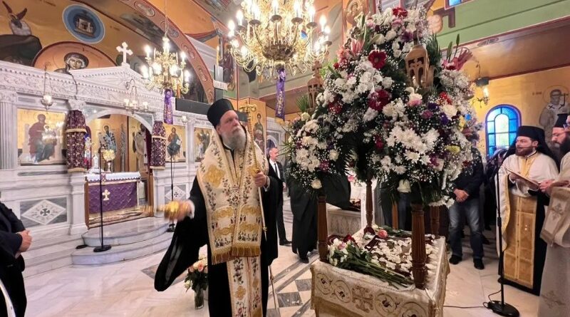 Νέα Φιλαδέλφεια: Με κατάνυξη η Ακολουθία του Επιταφίου στο Κοιμητήριο Κόκκινου Μύλου