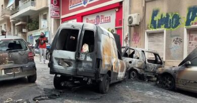 Φωτιά στην Κυψέλη: Βανάκι τυλίχτηκε στις φλόγες και κάηκαν 3 ακόμη αυτοκίνητα – Χωρίς τραυματισμούς