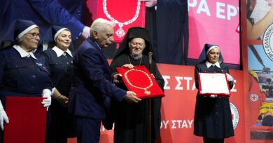 Ο Ελληνικός Ερυθρός Σταυρός τίμησε τον Οικουμενικό Πατριάρχη κ. Βαρθολομαίο στο «Ιωνικό Κέντρο» της Ι.Μ. Νέας Ιωνίας