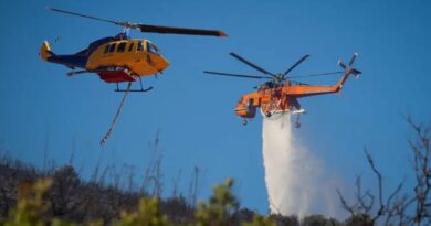 Σύγκρουση δύο πυροσβεστικών ελικοπτέρων στην Ψάθα – Επιχείρηση διάσωσης των πληρωμάτων
