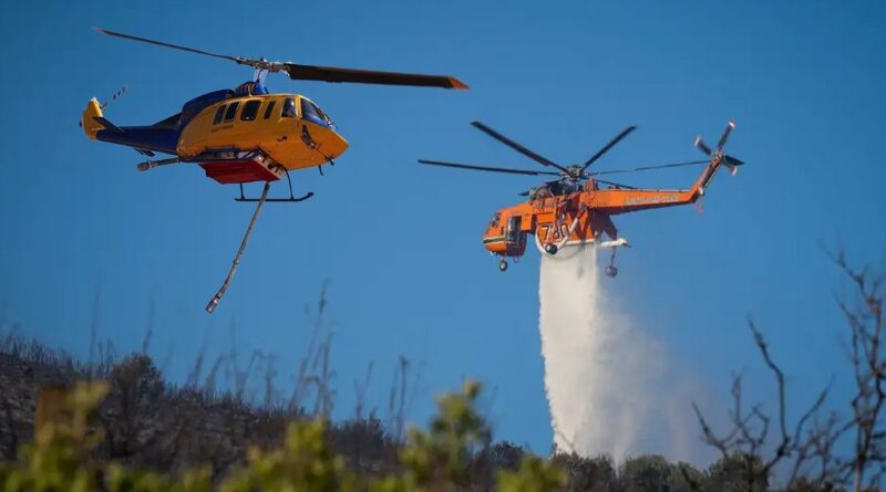Σύγκρουση δύο πυροσβεστικών ελικοπτέρων στην Ψάθα – Επιχείρηση διάσωσης των πληρωμάτων