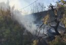 Φωτιά στη Σαλαμίνα: Δύο νεκροί, καμένα σπίτια και 593 απεγκλωβισμοί δια θαλάσσης