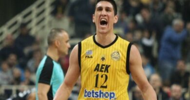 ΑΕΚ Μπάσκετ: Λαρεντζάκης: «Καταλαβαίνω τον κόσμο της ΑΕΚ – Έκανα λάθος, ελπίζω να με συγχωρέσουν»