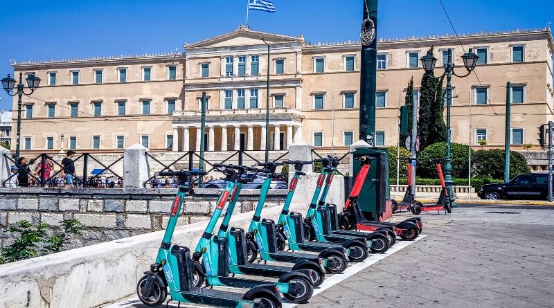 Ηλεκτρικά πατίνια: Συναγερμός μετά τα σοβαρά τροχαία με ανηλίκους – Εντείνονται οι έλεγχοι