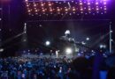 Αντώνης Ρέμος: Συγκινητικό «αντίο» στον Γιώργο Μαζωνάκη στη μεγάλη συναυλία της Θεσσαλονίκης – Ατύχημα στη σκηνή για την Καίτη Γαρμπή