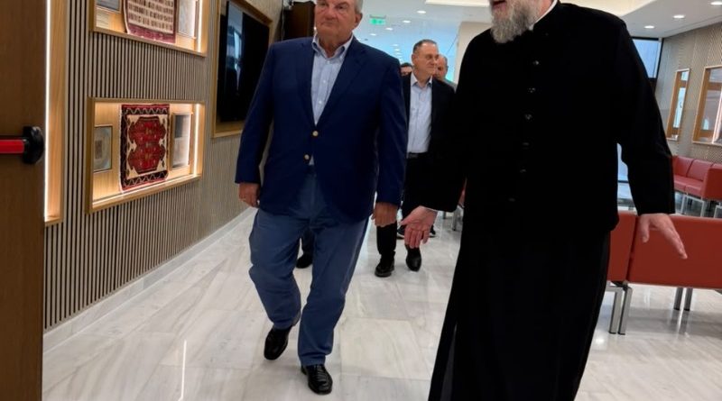 Ο πρ. Πρωθυπουργός κ. Κώστας Καραμανλής στο «Ιωνικό Κέντρο» της Ιεράς Μητροπόλεως Ν. Ιωνίας